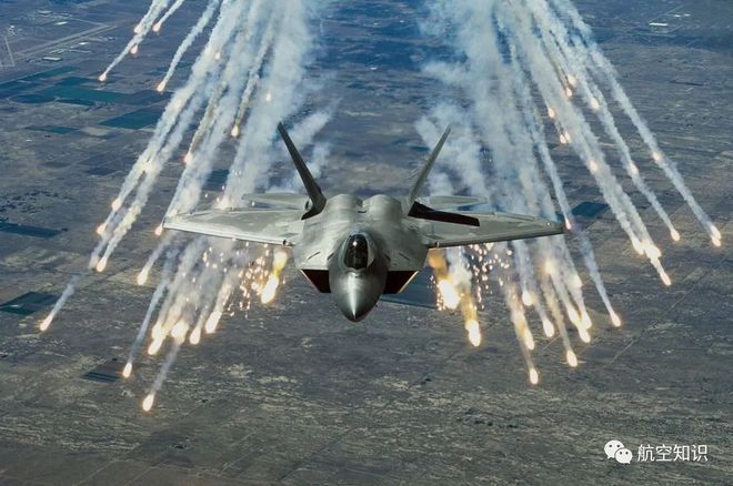 9499www威尼斯深扒 世界上最先进的战斗机F-22全套特技动作独一无二！