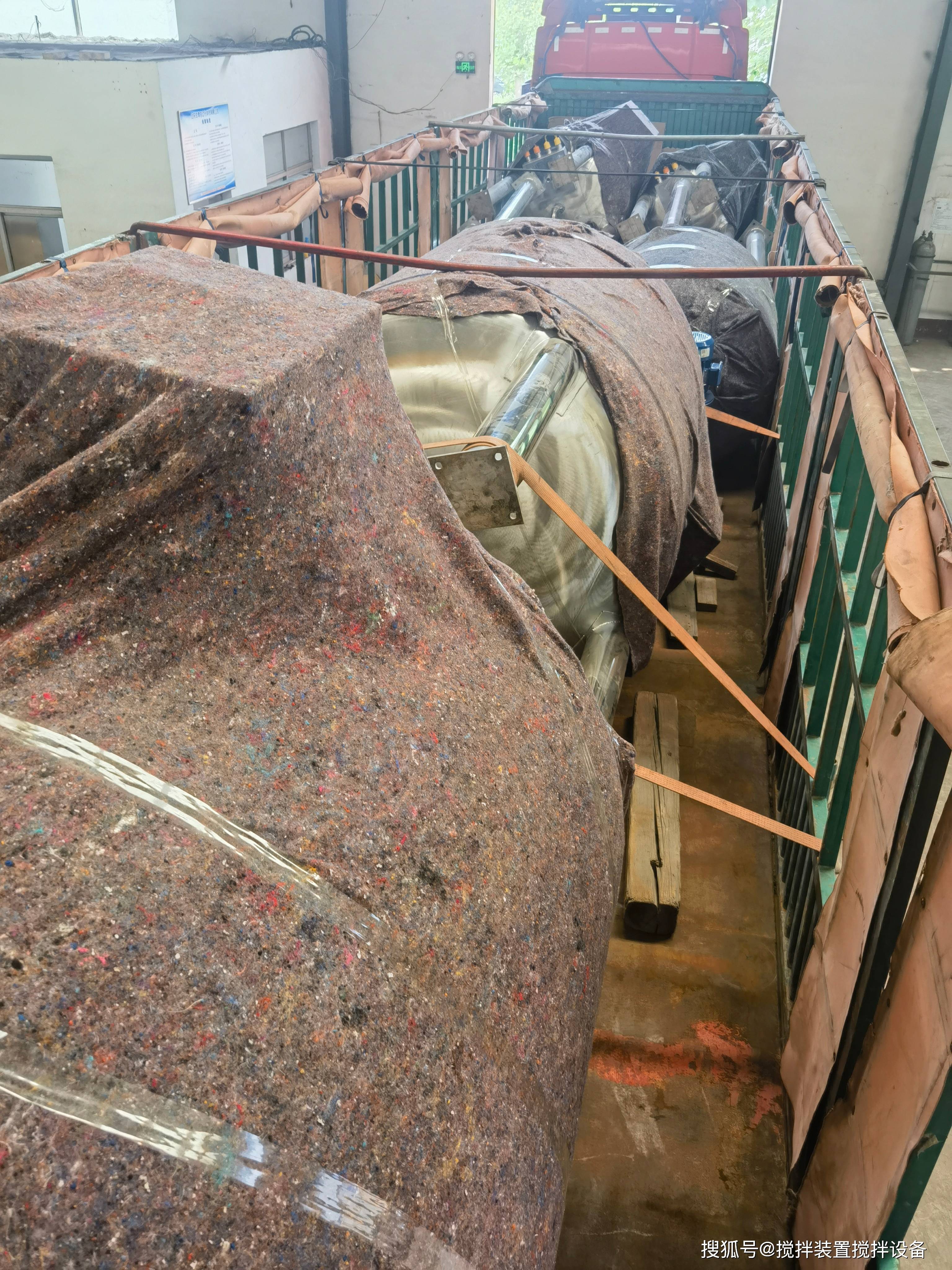 37000Cm威尼斯10立方不锈钢双层液体加热搅拌罐专车发货：提升工业生产的效率