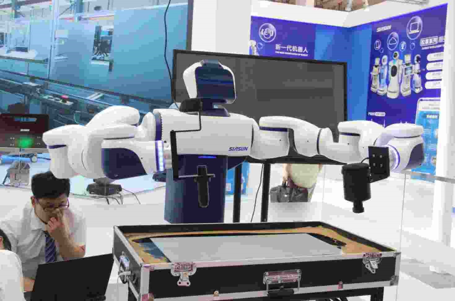 9499www威尼斯国内复合机器人首创者——新松